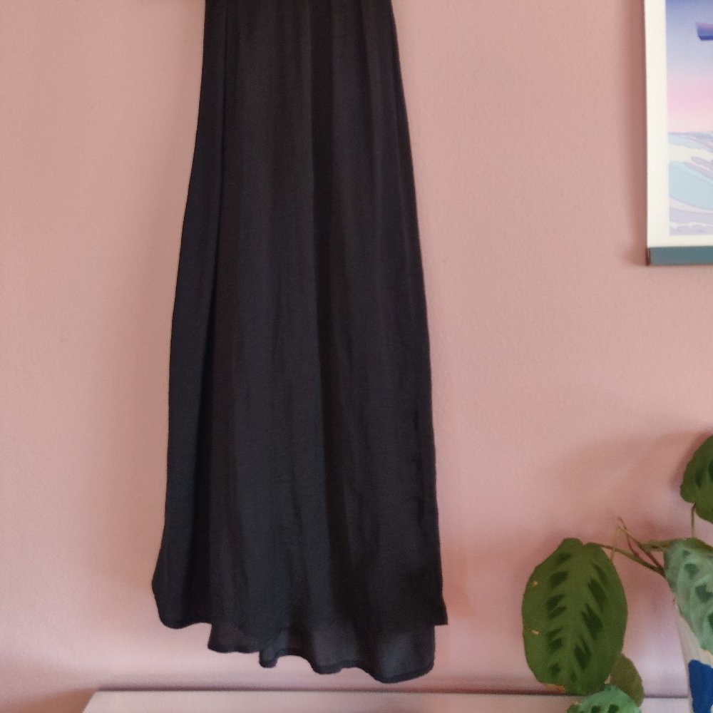 Black maxi skirt with pockets